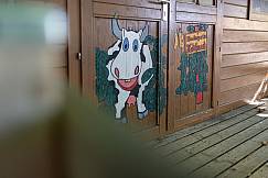 Tür einer Spielhütte